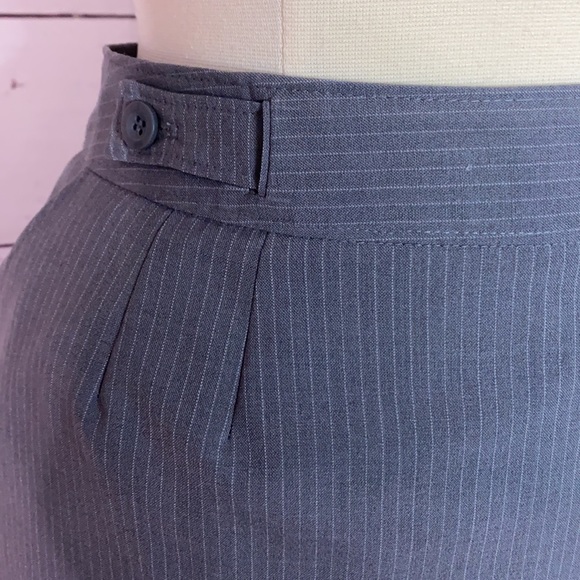 Gray pinstripe skirt - Picture 2 of 4